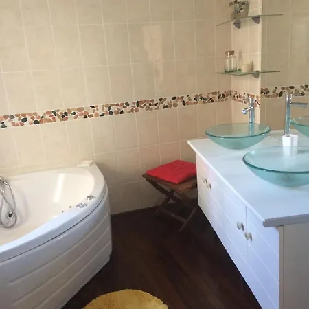 Bel Espace Dans Maison De Charme Proche Centre *