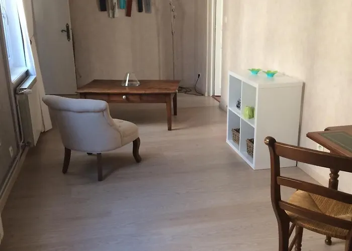 Bel Espace Dans Maison De Charme Proche Centre アパート